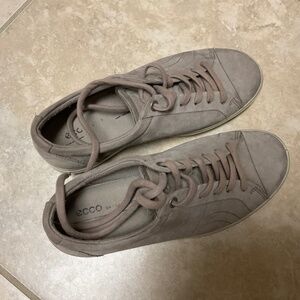 Women’s tan/taupe leather suede sneakers Ecco brand. Size 5